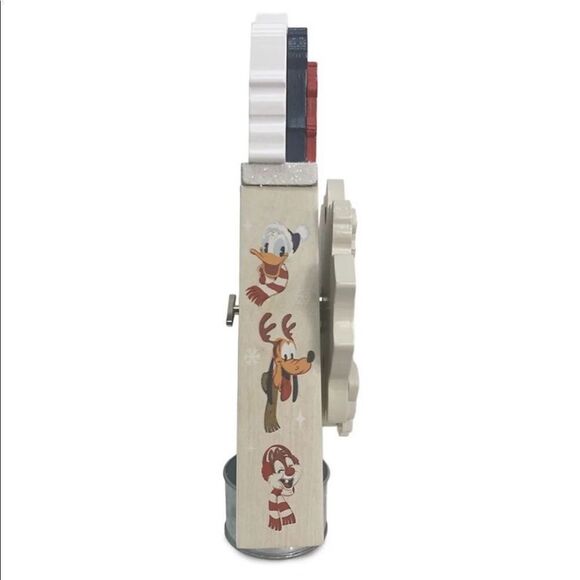 Disney Musical Figure - Mickey and Friends Walt’s Holiday Lodge NWT - Picture 3 of 10